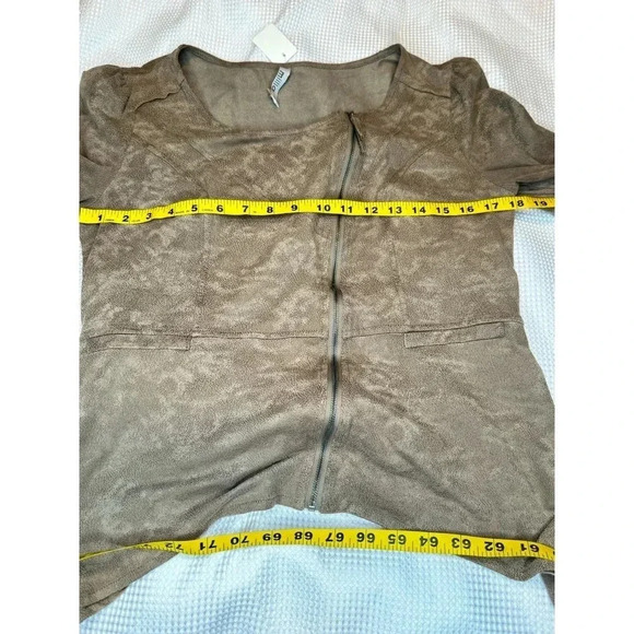 Milla Vegan Suede Top SIZE L - Picture 3 of 7